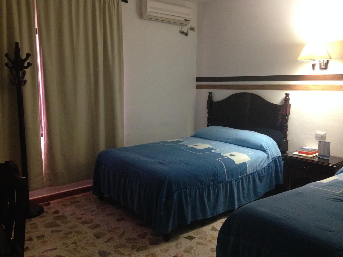 Hotel Claudia Macuspana エクステリア 写真