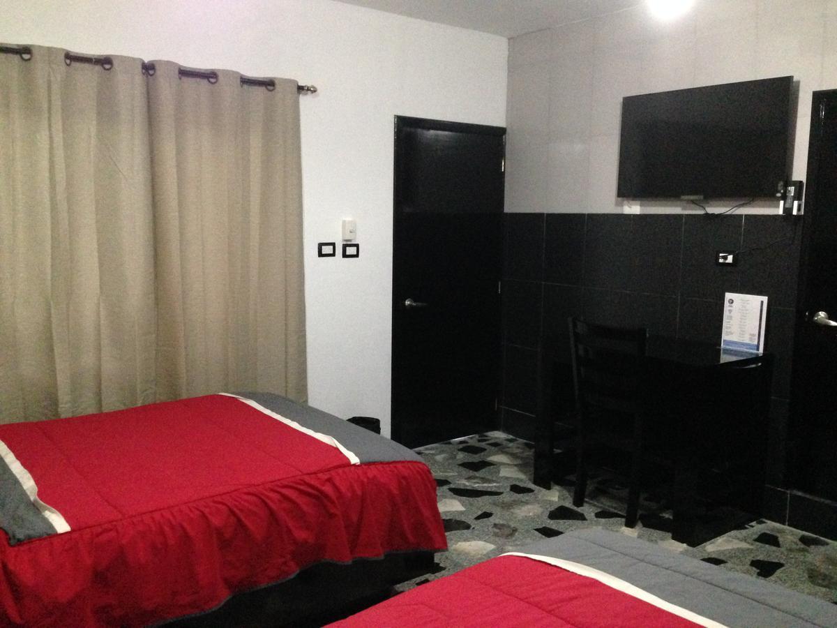Hotel Claudia Macuspana エクステリア 写真